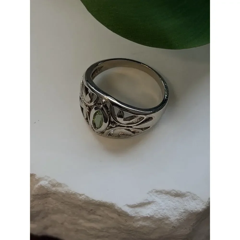 925 Sterling Silver Marquise Cut Peridot Art Nouveau Filigree Ring Size 8